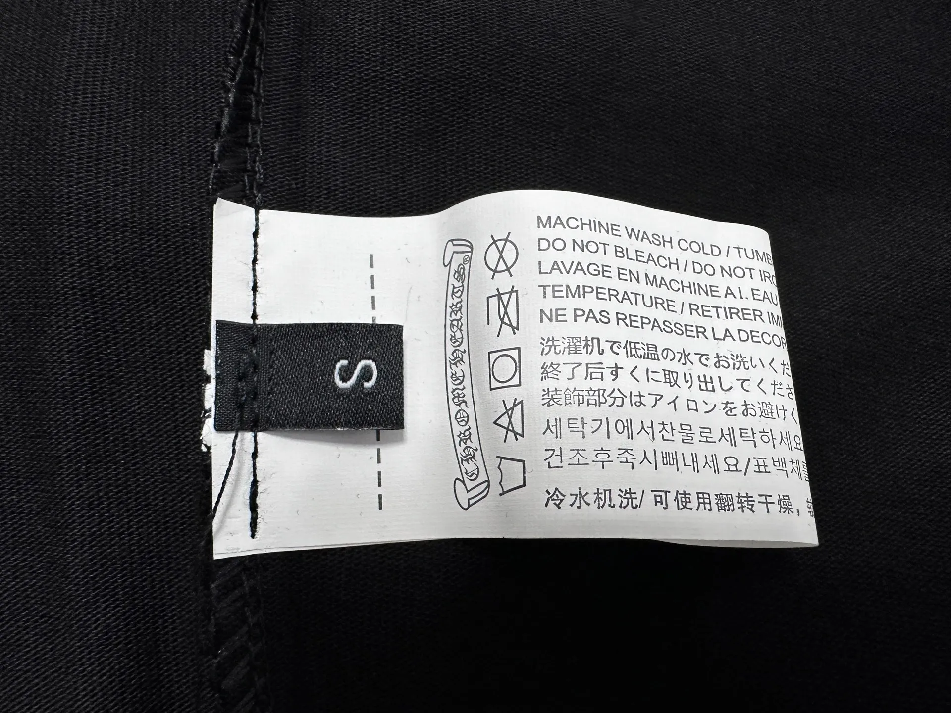 🅿️170 [chrome hearte] Chrome hearte Sanskrit skull color printed T-shirt. Every style of Chrome hearte is really unique. Every piece has a back view. This leather label design is really cool. Made of 260g pure cotton fabric. Rigorous craftsmanship. Details determine quality. Original washed tag packaging, full of style! Color: Black White Size: XS-L